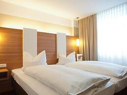 Sunnys Hotel & Residence