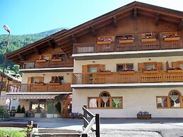 Alpen Hotel Rabbi