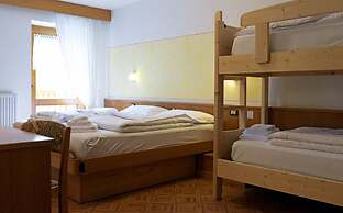 Alpen Hotel Rabbi