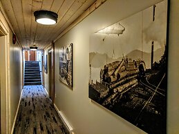 Riverside Inn