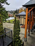 Riverside Inn