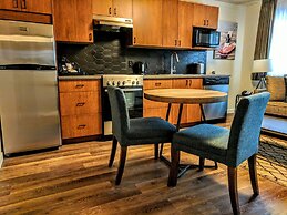 Riverside Inn