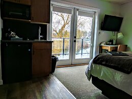 Riverside Inn