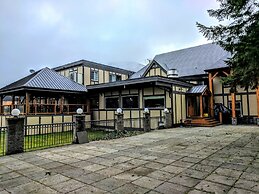 Riverside Inn