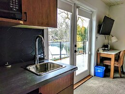 Riverside Inn