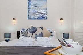 Luxury 2BR Apartment at Central Location