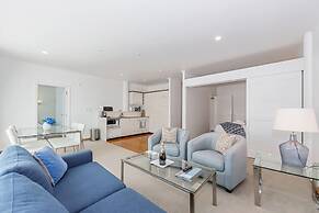 Elegant 2BR Princes Wharf Apartment