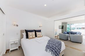 Elegant 2BR Princes Wharf Apartment
