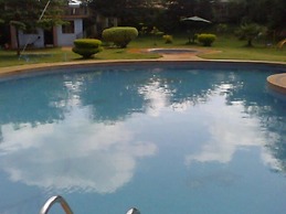 Flamingo Safari Lodge