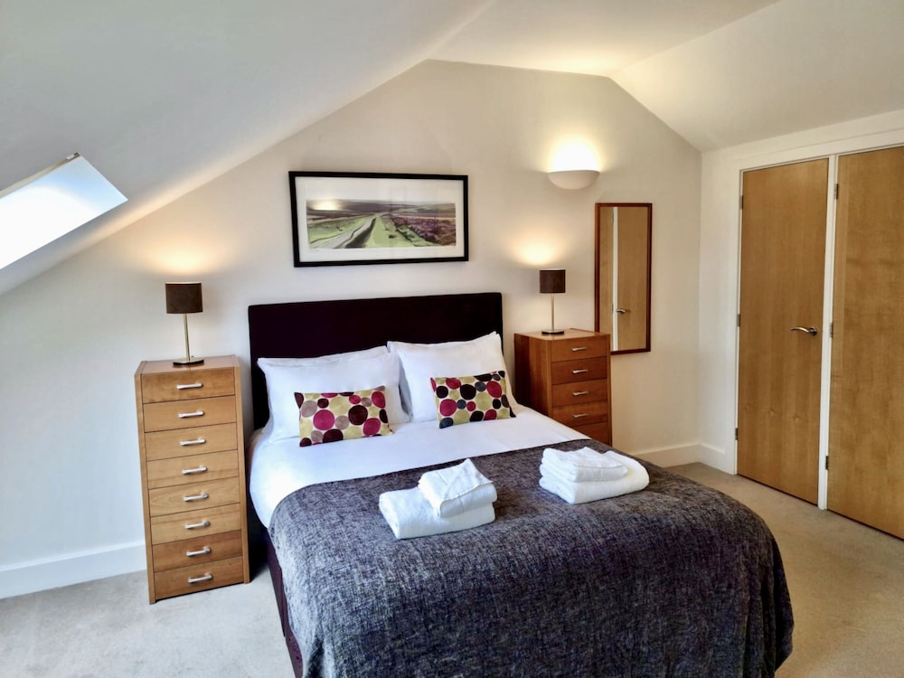Your Space Apartments - Manor House