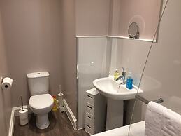 Great Location 2 Bed West End Flat