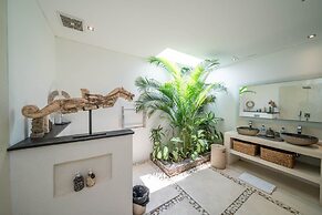 Villa Tira