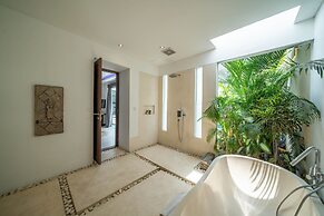 Villa Tira