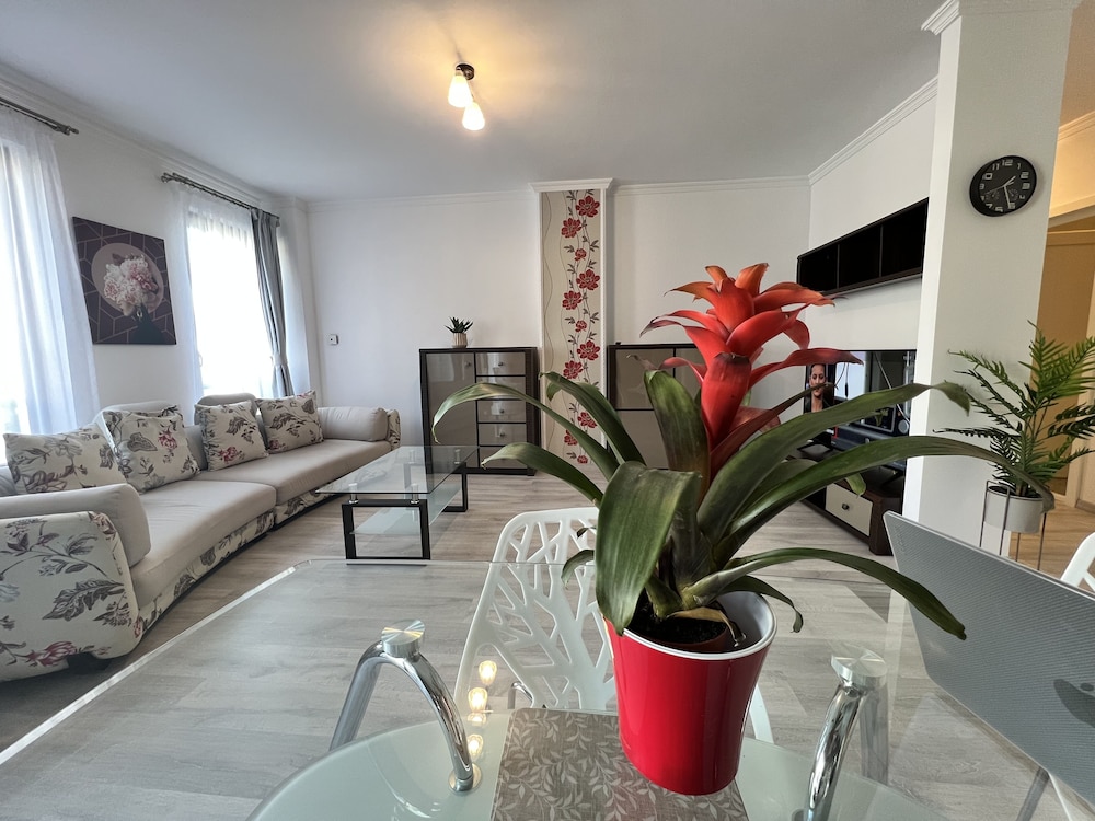 Red Hotel Riviera Suite & Lake