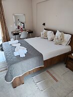 Yanna Studios & Apartments