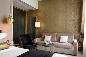 Niepce Paris Hotel, Curio Collection by Hilton