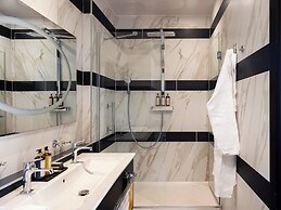 Niepce Paris Hotel, Curio Collection by Hilton