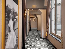 Niepce Paris Hotel, Curio Collection by Hilton