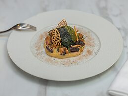 Niepce Paris Hotel, Curio Collection by Hilton