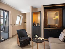 Niepce Paris Hotel, Curio Collection by Hilton