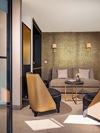 Niepce Paris Hotel, Curio Collection by Hilton