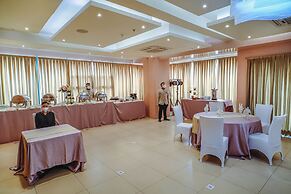 New Dawn Hotel Plus