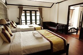 Merry Riverside Hotel