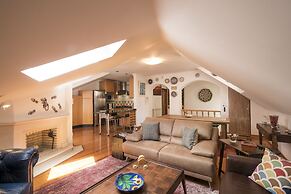 Grand Parliment Duplex by Homing