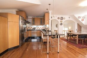 Grand Parliment Duplex by Homing