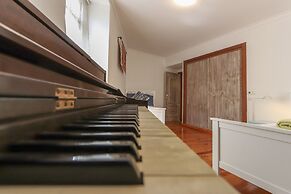 Grand Parliment Duplex by Homing