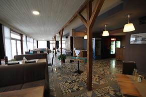 Seven Seasons Hotel