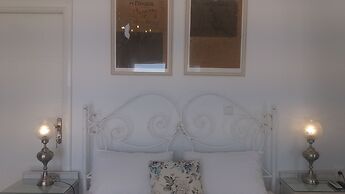Estate Dafnopanagia Luxury Apartment