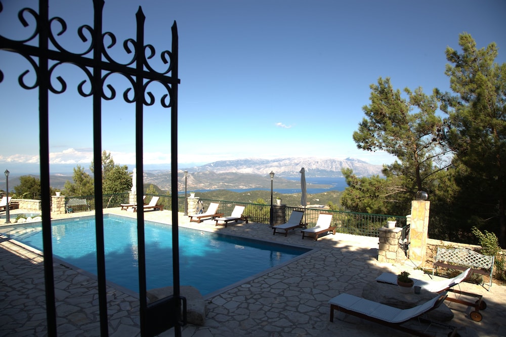Estate Dafnopanagia Luxury Apartment
