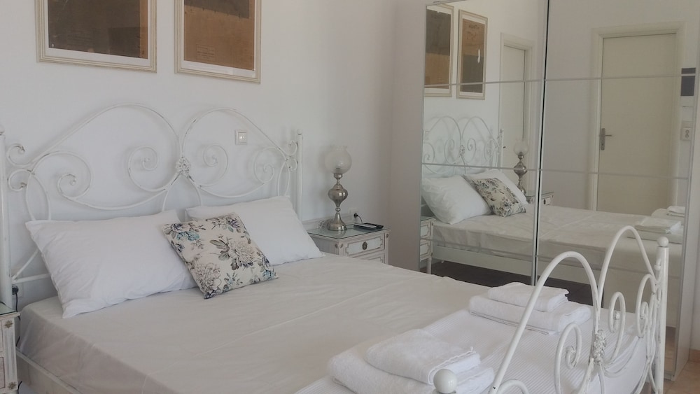 Estate Dafnopanagia Luxury Apartment