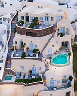 Pezoules of Oia