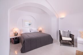 Pezoules of Oia