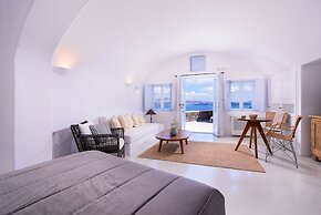 Pezoules of Oia