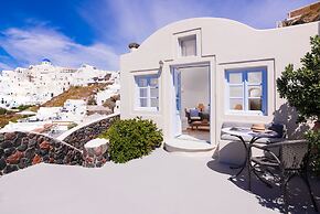 Pezoules of Oia