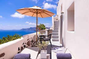 Pezoules of Oia