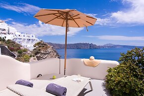 Pezoules of Oia