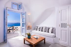 Pezoules of Oia