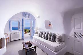 Pezoules of Oia