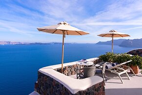 Pezoules of Oia