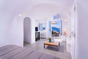 Pezoules of Oia