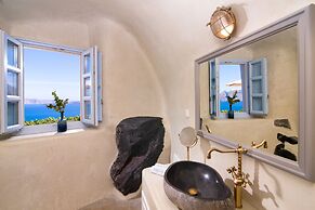 Pezoules of Oia