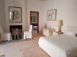 Palais Claudio Bravo