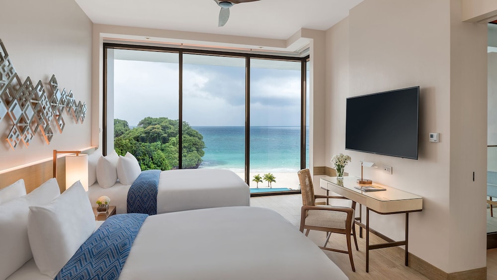Crimson Resort & Spa Boracay