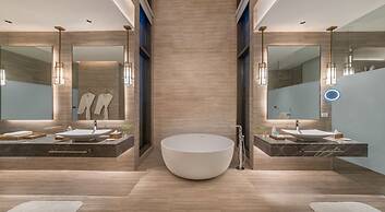 Crimson Resort & Spa Boracay