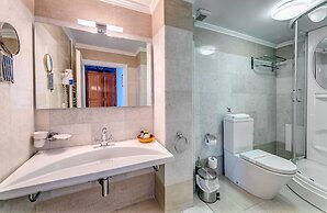 Apollonion Palace Hotel