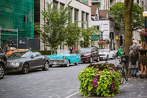 QuickStay - Chic in Yorkville (Yonge & Bloor)